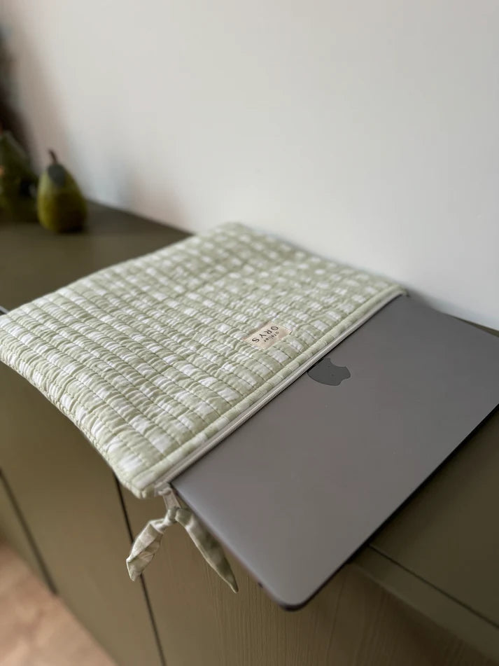 Pochette matelassée pour ordinateur en tissu blockprint, motif vichy vert clair - Ysé menthe