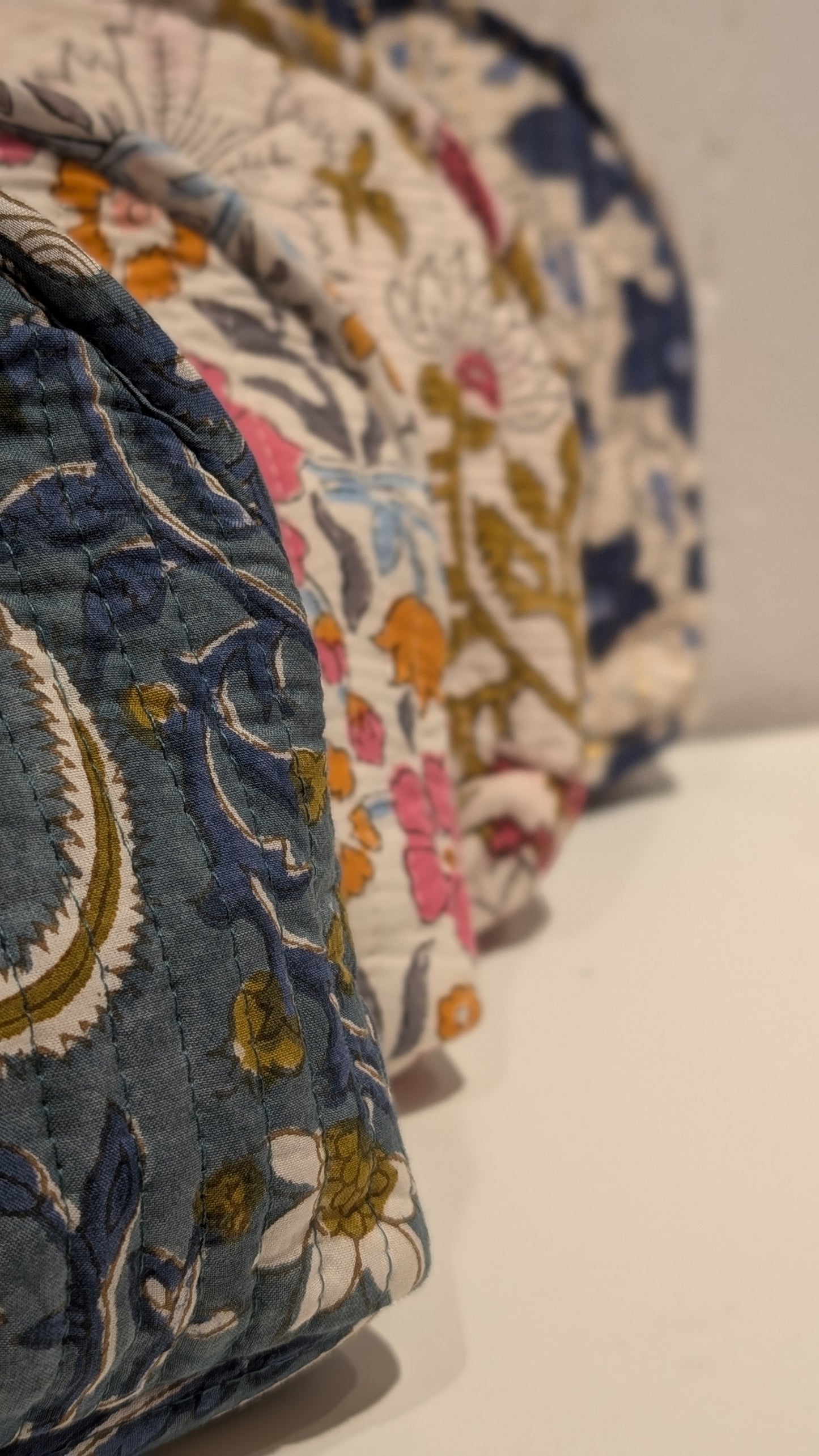 Trousse Matelassée Maquillage - Blanc, Bleu & Rose