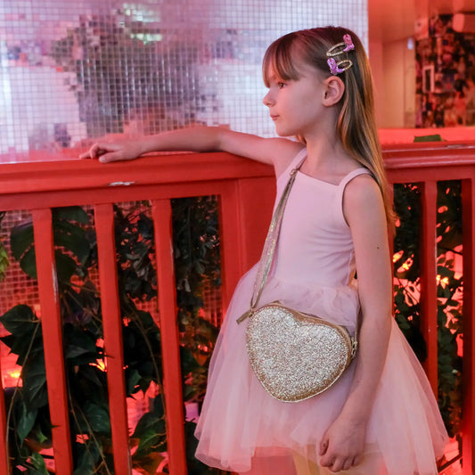 Sac à paillettes en forme de coeur doré