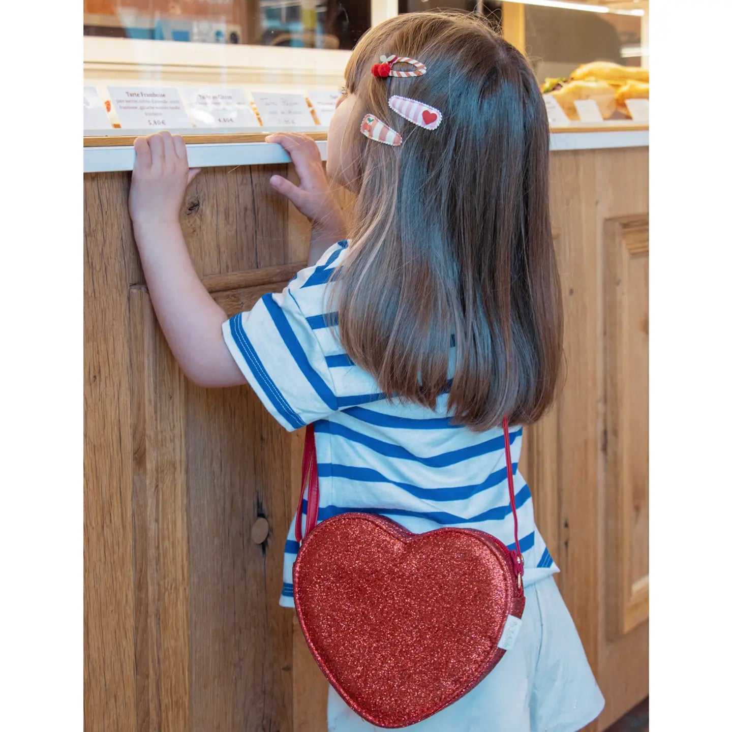Sac à paillettes en forme de coeur rouge