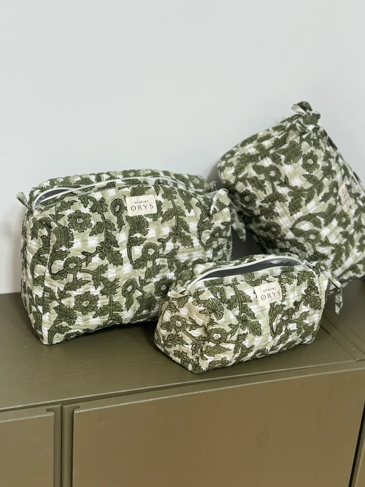 Trousse de beauté ou de toilette en tissu matelassé, taille au choix - Bertille sauge