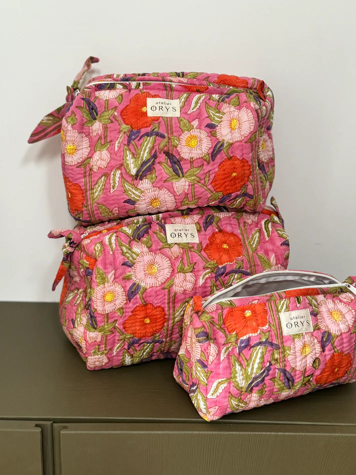 Trousse de beauté ou de toilette en tissu matelassé fleuri rose - Olympe Rosa