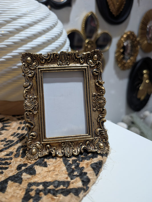 Mini cadre doré rectangle style ancien – Petit cadre décoratif vintage pour photo ou illustration