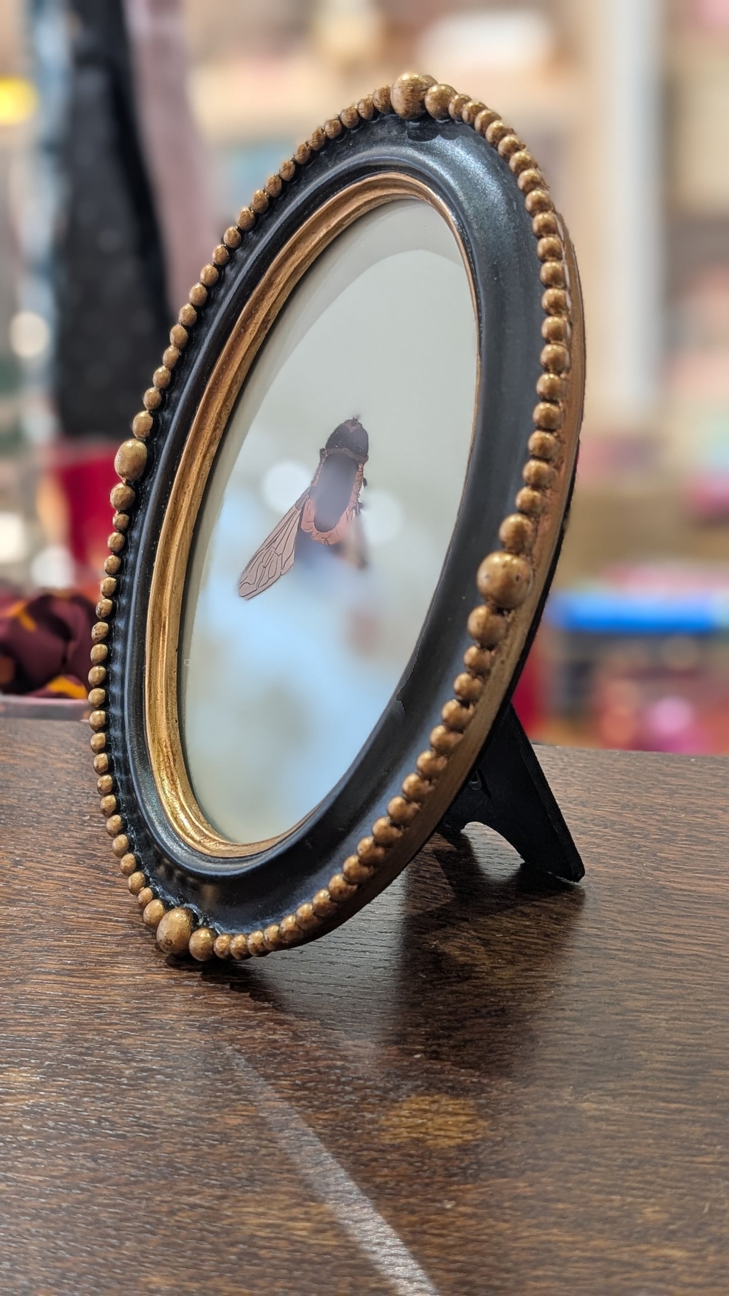 Cadre Orné - Perles Noir/Doré Ovale